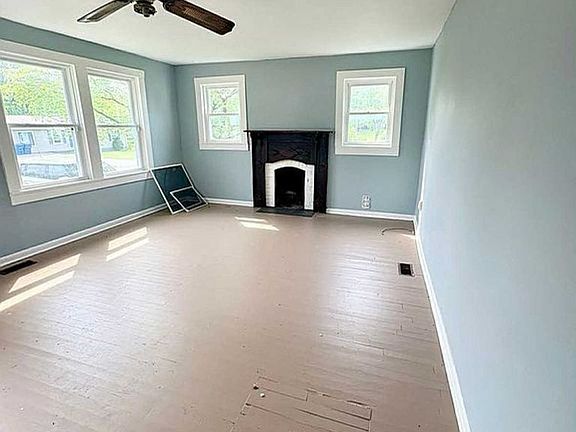 2nd image of 109 Lloyd St