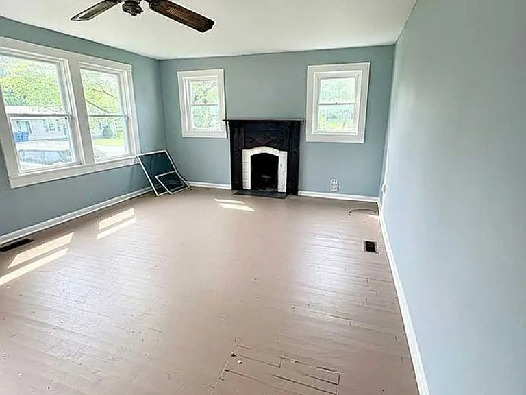 109 Lloyd St — Photo 2