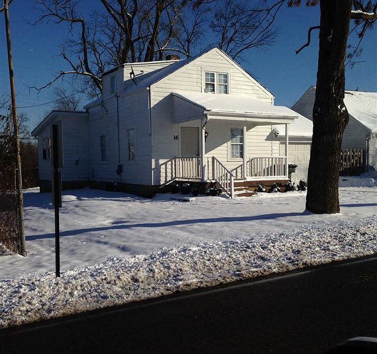 1st image of 16 Calumet Ln