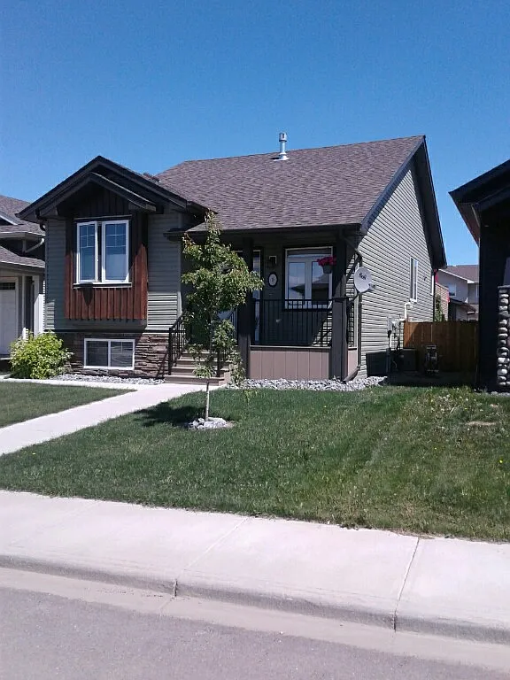 3 Richfield Crescent Sylvan Lake — Photo 1