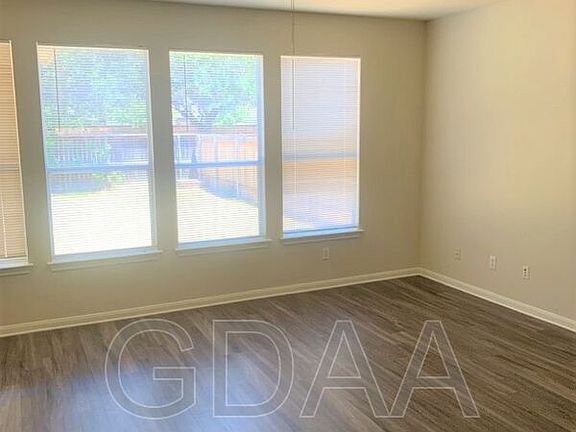 3rd image of 104 Newport Landing Pl