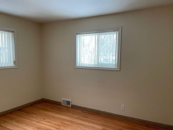 3rd image of 23711 Church St