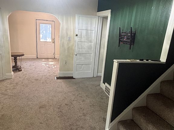 5th image of 3049 W 105th St