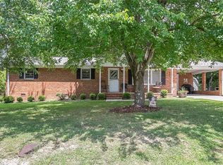 1202 Sunset Dr, Thomasville, NC 27360