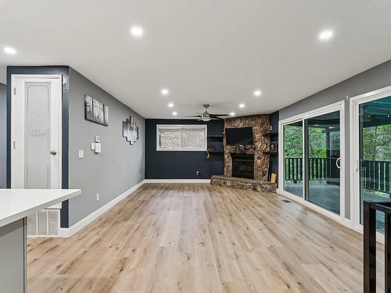 893 Sierra Vista Dr — Photo 5