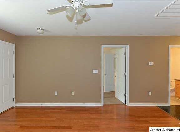 4th image of 1180 Glades Dr
