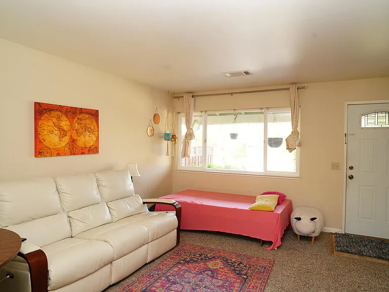 639 Sonoma Ave — Photo 3