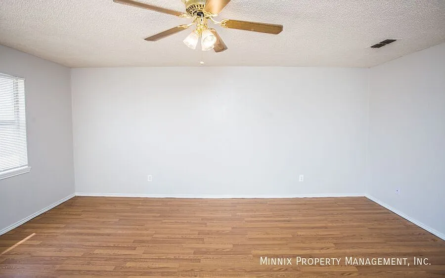 2 bedroom | Frenship ISD | 6102 24th St. — Photo 4