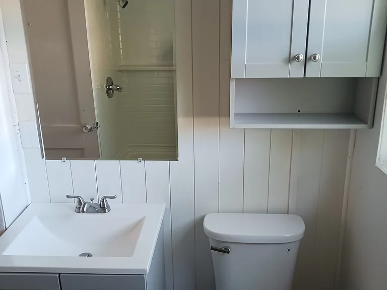 910 Erwin Ave — Photo 14