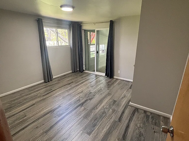 1013 Scott St — Photo 5