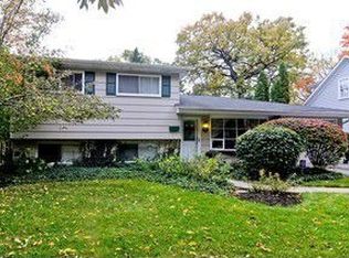 25 E Blodgett Ave, Lake Bluff, IL 60044