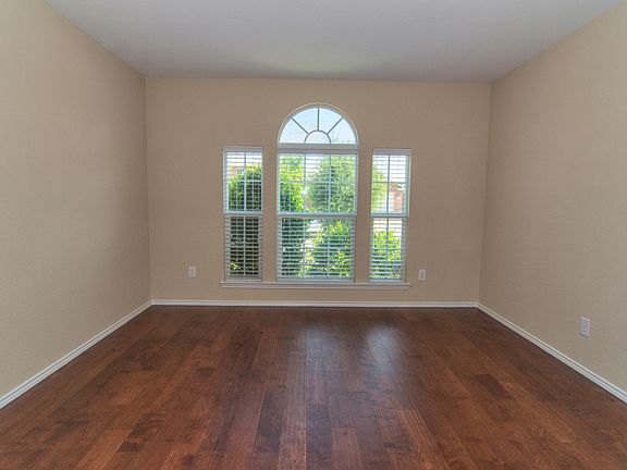 4th image of 9876 Dartmouth Dr