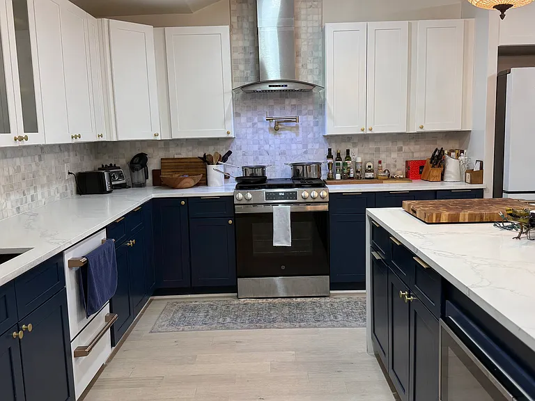 985 Harber Ave — Photo 4