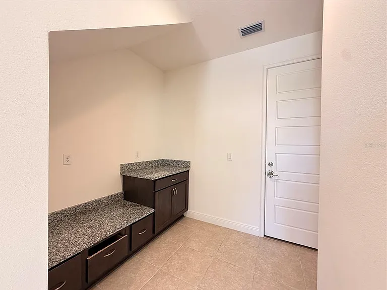 13641 Larkton Ln — Photo 5