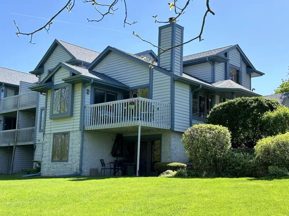 929 Bay View CIRCLE #12, Mukwonago, WI 53149