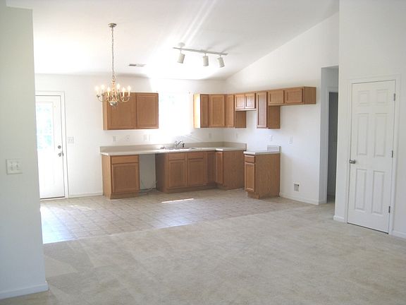 5th image of 115 Goldfinch Ct