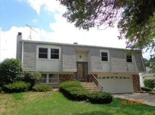4165 Victoria Dr, Hoffman Estates, IL 60192