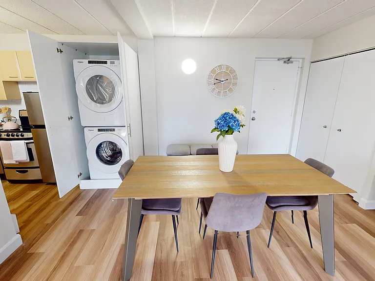 218 Maclaren St — Photo 10