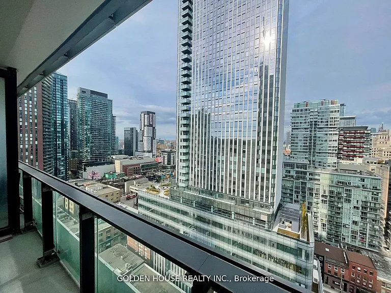 224 King St W #2002 — Photo 12