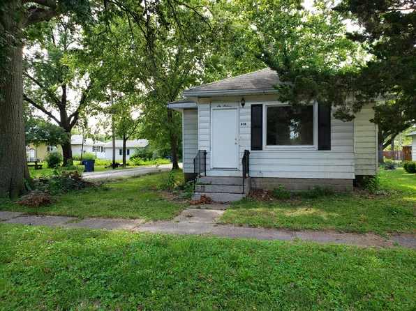 616 N Walnut St, Centralia, IL 62801