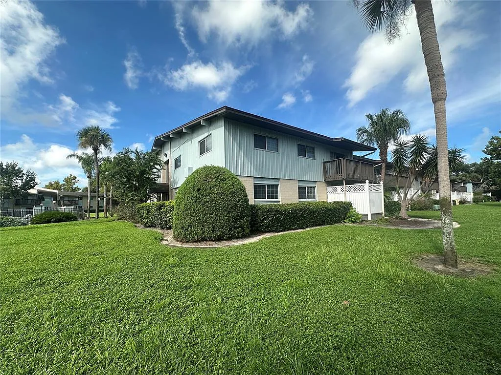 3 bed, 2.0 bath, 1149 sqft, $1,800 — Photo 3