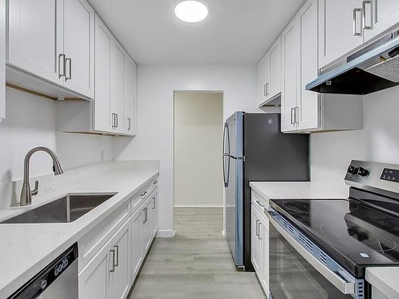 5th image of 2820 Park Blvd APT 206