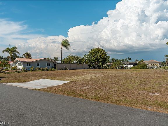 4th image of 458 N Shore Dr