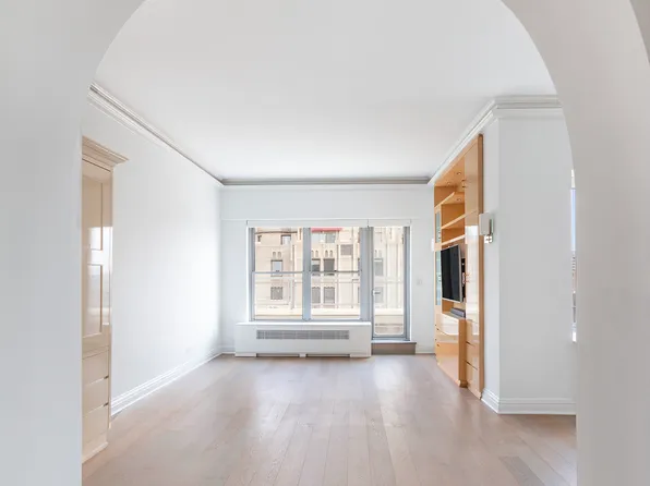 2 Fifth Avenue image 1 of 18