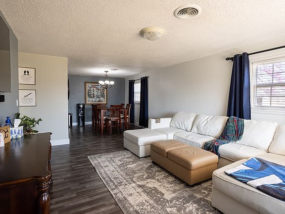 4th image of 400 SW 12th St