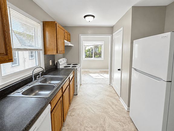 3rd image of 6014 Piper Ave