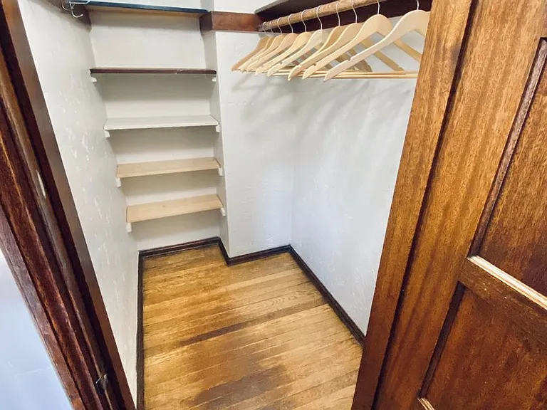 Ten-O-Five Anhalt Apartments — Photo 13
