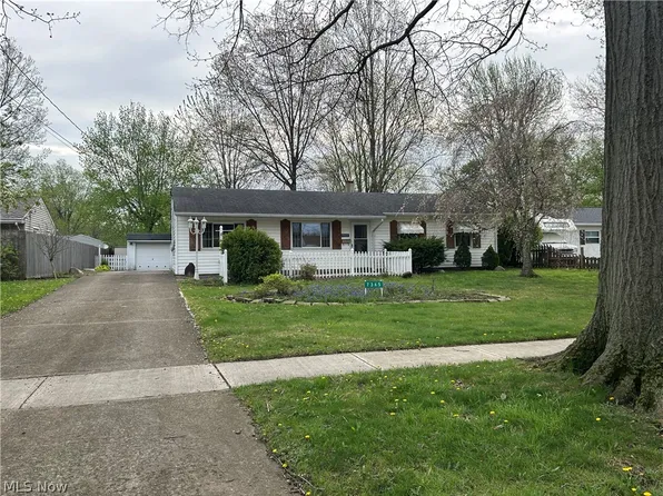 7365 Chennault Dr, North Ridgeville, OH 44039