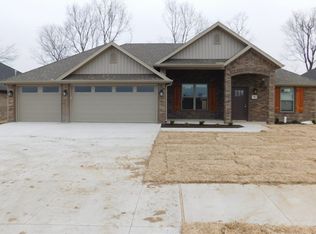 702 Phyllis Farm Rd, Prairie Grove, AR 72753