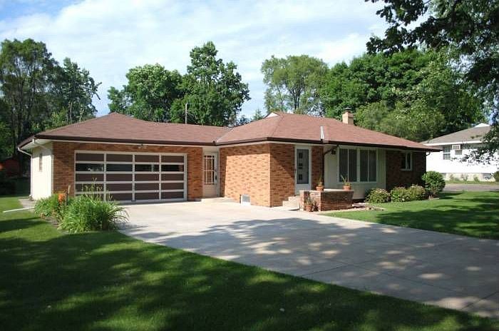 Located on quiet Arner Av