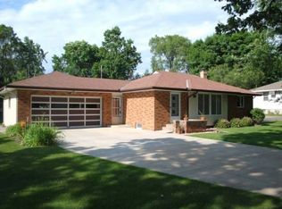 581 Arner Ave, Shoreview, MN 55126