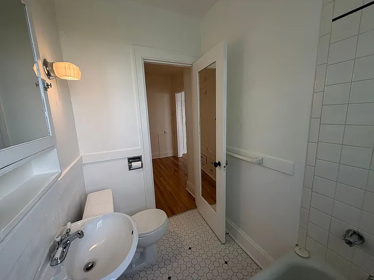 Greenway Apartments — Photo 16