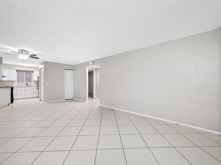 KC Flats Apartments — Photo 81