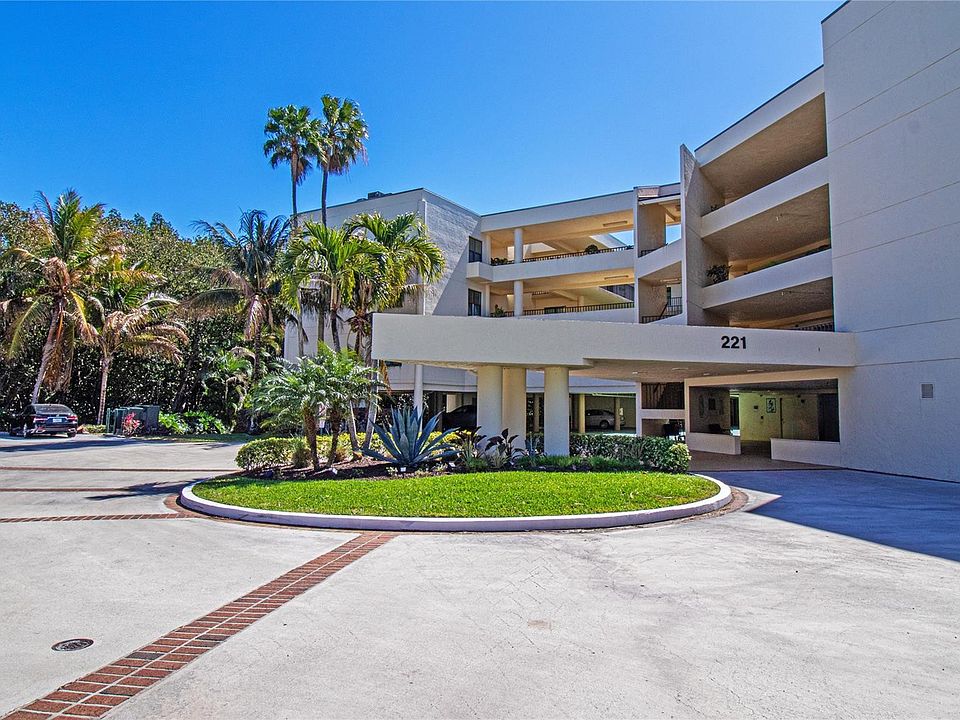 1st image of 221 NE Plantation Road #213