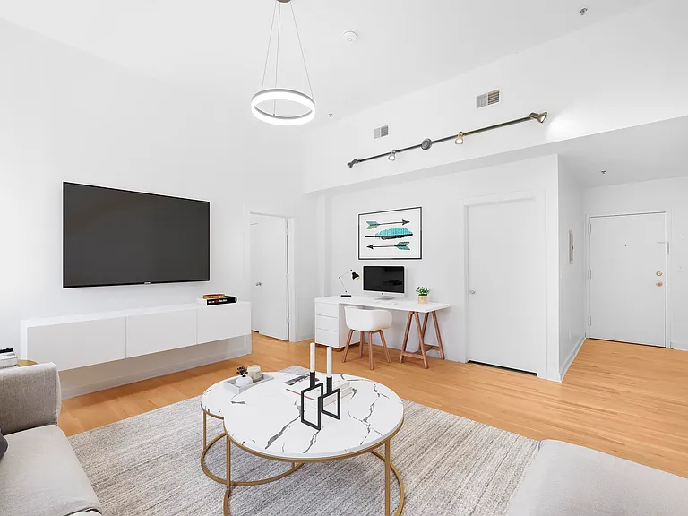 716 Madison St #204 — Photo 8
