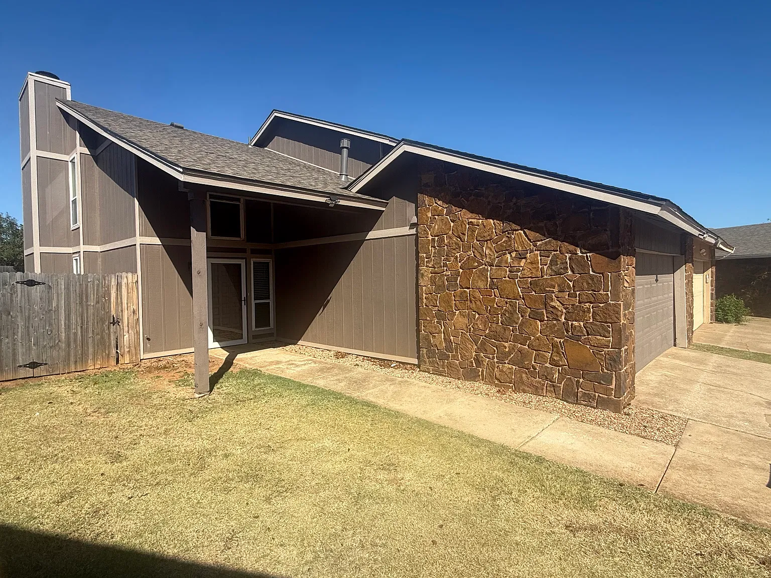 3 bed, 2.5 bath, 1467 sqft, $1,650 — Photo 1