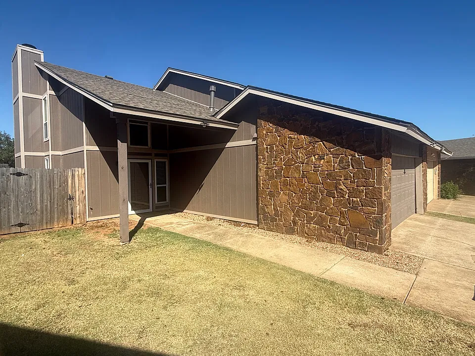 2221 S Shadowridge Ct