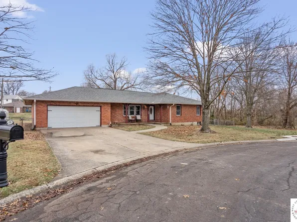 430 Chestnut Dr, Marshall, MO 65340