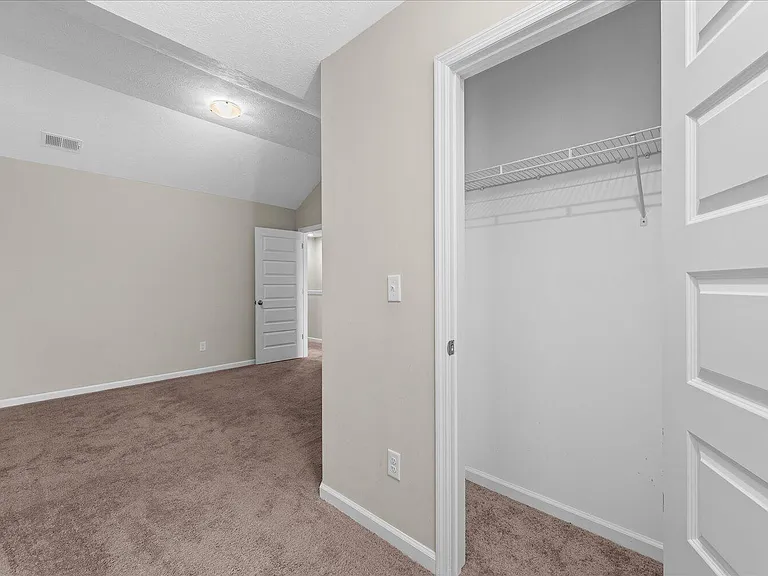1071 Linsmore Ave — Photo 26