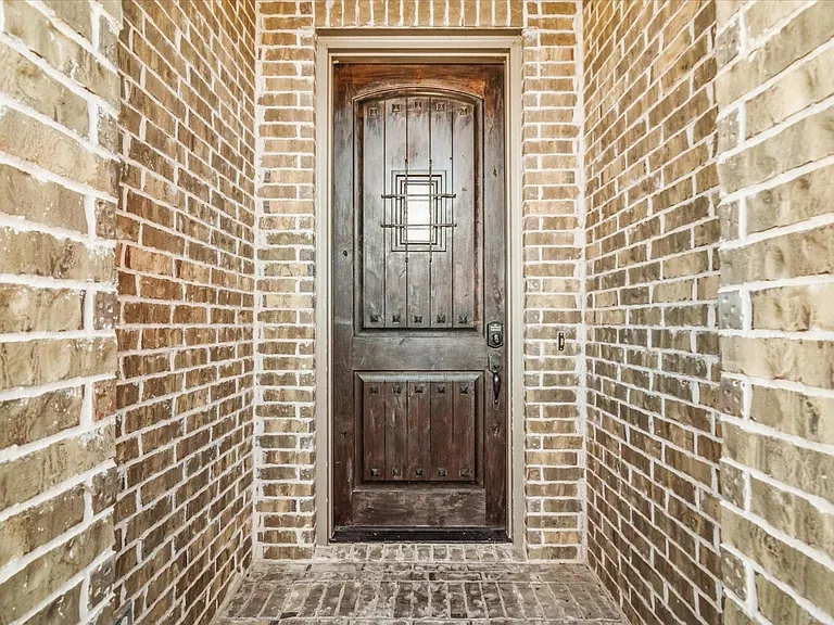 16400 Stillhouse Hollow Ct — Photo 2