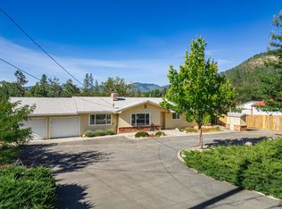 2870 Hamilton Ln, Grants Pass, OR 97527