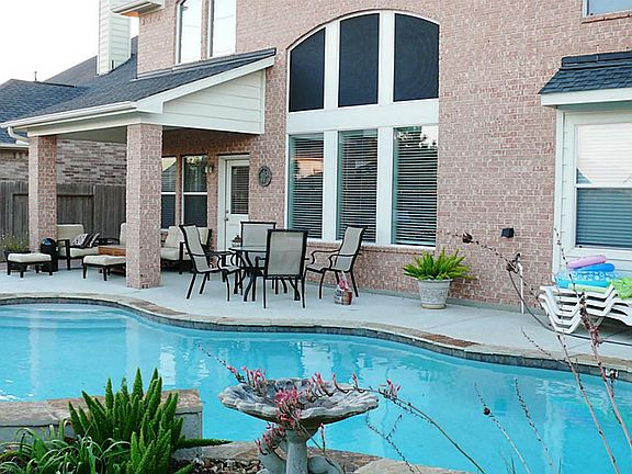 Nice covered patio, plus plenty of decking!