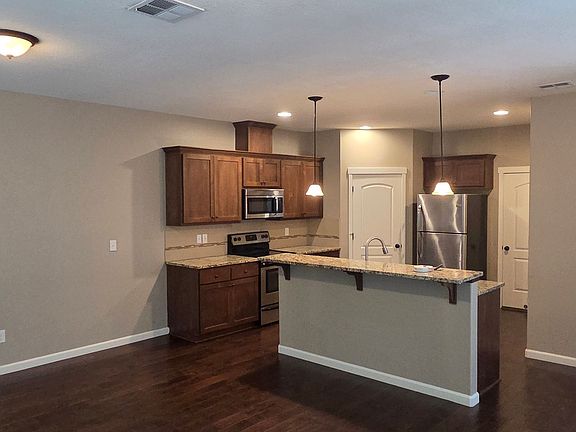 4th image of 2710 NE 130th Ct