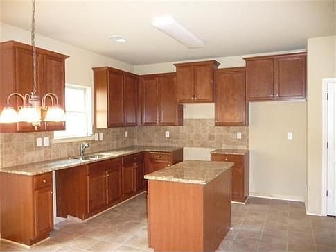 Kitchen w/ Island