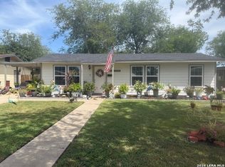 1011 E Hutchinson, Beeville, TX 78102