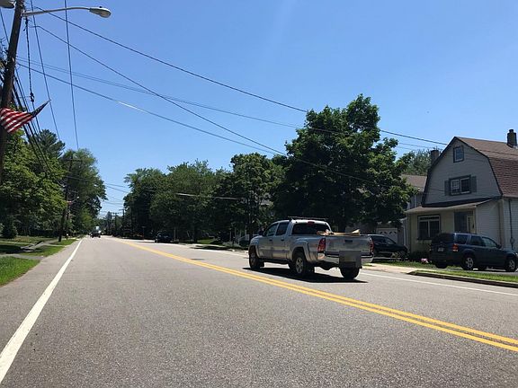 4th image of 541 Westwood Ave